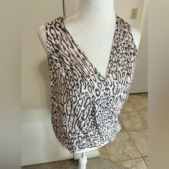 L’AGENCE Silk Mila Draped Sleeveless Leopard Print Blouse Nectar/Shadow XS - Picture 2 of 6